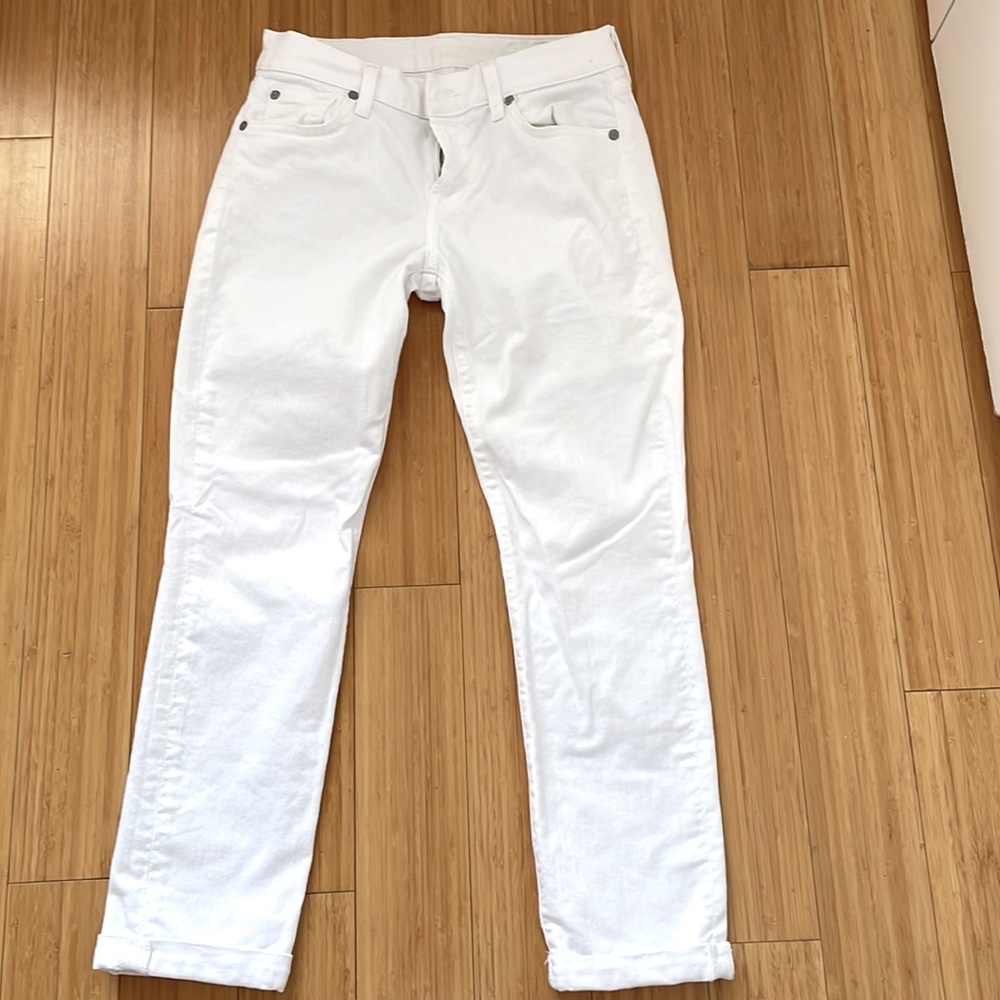 Seven for all Mankind white capri jeans in size 2